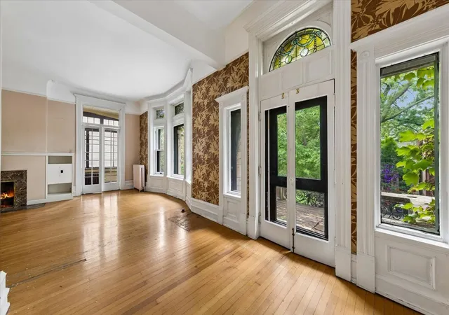 Photo 2 of Condo for sale at 556 W Arlington Pl #2, Chicago, IL 60614 | MLS# 12795978 | Listing updated on 2026-10-28