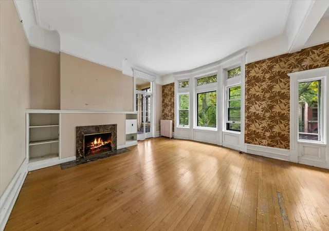 Photo 3 of Condo for sale at 556 W Arlington Pl #2, Chicago, IL 60614 | MLS# 12795978 | Listing updated on 2026-10-28