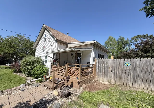 Photo 3 of Single family home for sale at 803 N Morris Ave, Bloomington, IL 61701 | MLS# 12795997 | Listing updated on 2026-10-28