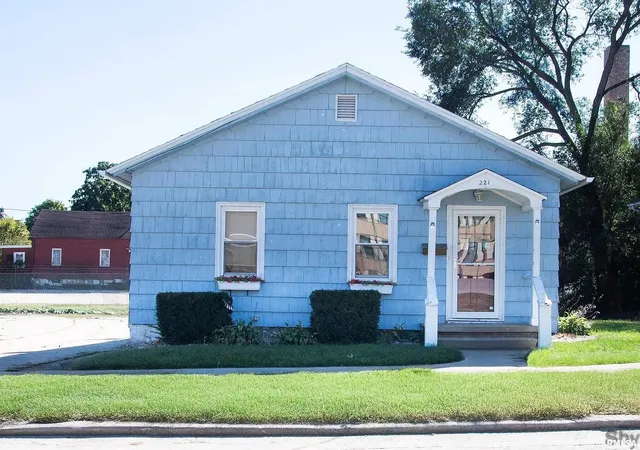 Photo 1 of Single family home for sale at 221 E 1st Avenue, Monmouth, IL 61462 | MLS# 12795999 | Listing updated on 2026-10-28