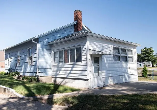 Photo 3 of Single family home for sale at 221 E 1st Avenue, Monmouth, IL 61462 | MLS# 12795999 | Listing updated on 2026-10-28
