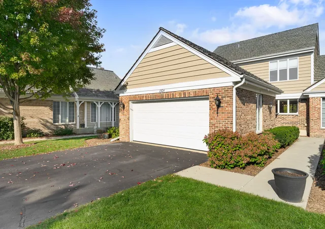 Townhouse for sale at 1304 Shire Cir #4, Inverness, IL 60067 | MLS# 12796015
