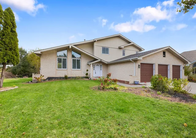 Photo 1 of Single family home for sale at 17231 Brookgate Dr, Orland Park, IL 60467 | MLS# 12796031 | Listing updated on 2026-10-28