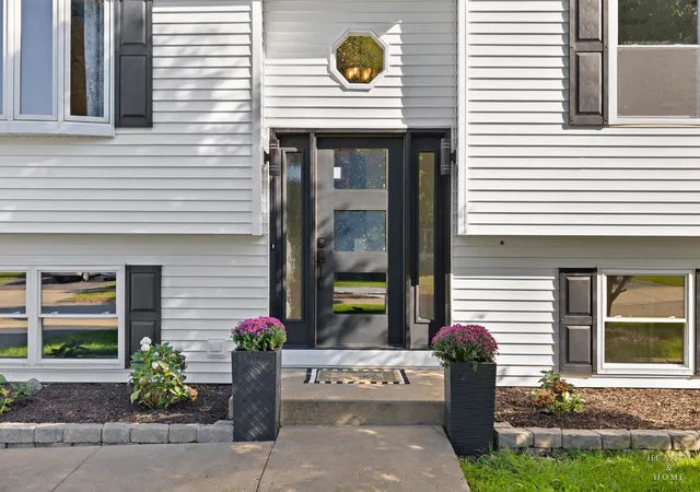 Photo 1 of Single family home for sale at 612 Wimbleton Trl, Mc Henry, IL 60050 | MLS# 12796047 | Listing updated on 2026-10-28