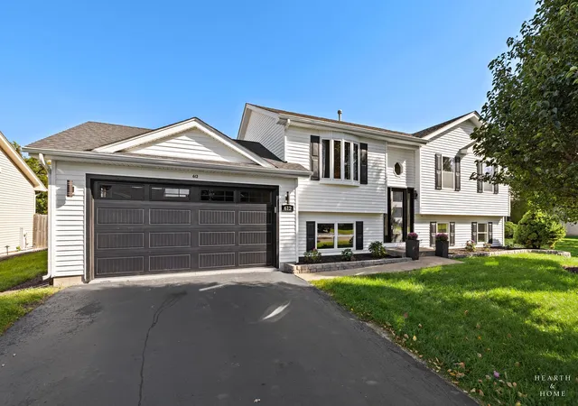 Photo 2 of Single family home for sale at 612 Wimbleton Trl, Mc Henry, IL 60050 | MLS# 12796047 | Listing updated on 2026-10-28