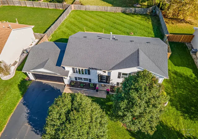 Photo 3 of Single family home for sale at 612 Wimbleton Trl, Mc Henry, IL 60050 | MLS# 12796047 | Listing updated on 2026-10-28