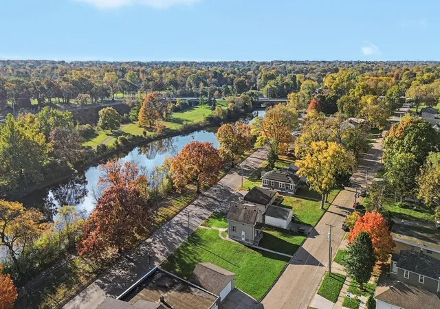 Photo 1 of Single family home for sale at 921 S River St, Aurora, IL 60506 | MLS# 12796053 | Listing updated on 2026-10-29
