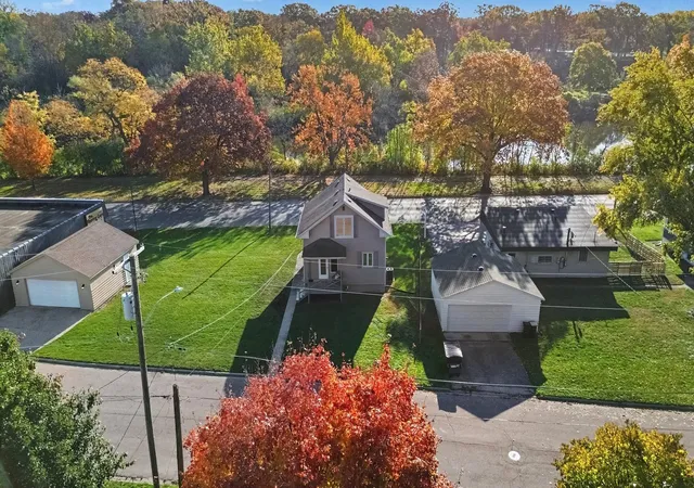Photo 2 of Single family home for sale at 921 S River St, Aurora, IL 60506 | MLS# 12796053 | Listing updated on 2026-10-29
