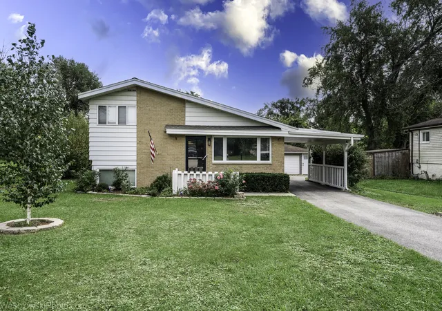 Single family home for sale at 1n627 Park Blvd, Glen Ellyn, IL 60137 | MLS# 12796057