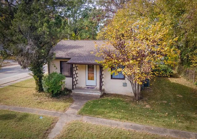 Photo 1 of Single family home for sale at 700 N Almond St, Carbondale, IL 62901 | MLS# 12796068 | Listing updated on 2026-10-28