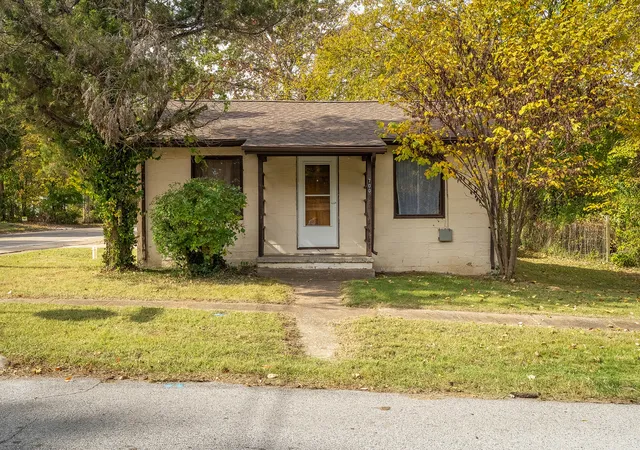 Photo 2 of Single family home for sale at 700 N Almond St, Carbondale, IL 62901 | MLS# 12796068 | Listing updated on 2026-10-28