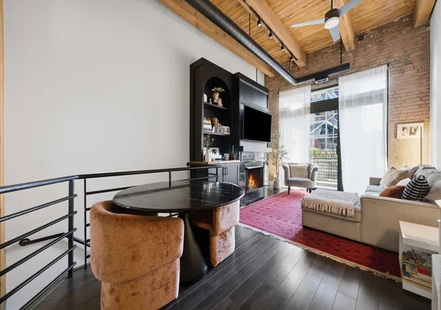 Listing Photo 2 - Condo for sale in building located at 1740 N Marshfield Ave, Chicago, IL 60622 - Unit #8