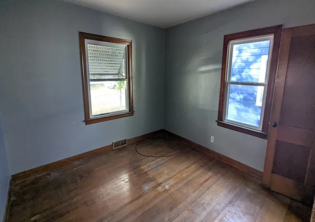 Photo 4 of Single family home for sale at 1055 23rd Avenue, Rock Island, IL 61201 | MLS# 12796103 | Listing updated on 2026-10-28
