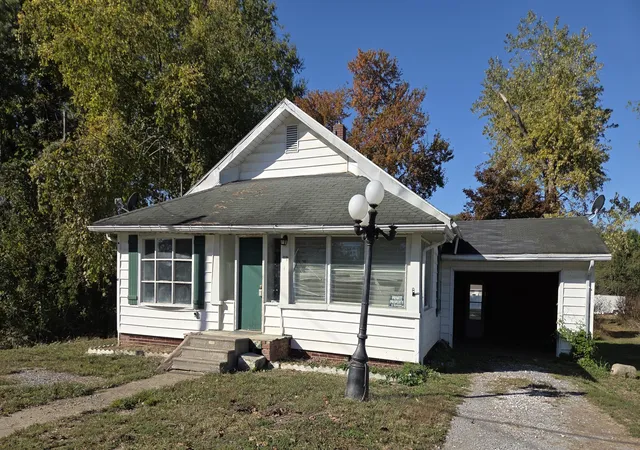 Photo 1 of Single family home for sale at 405 N Mill St, Carrier Mills, IL 62917 | MLS# 12796112 | Listing updated on 2026-10-29