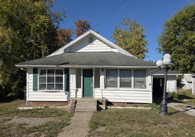 Photo 3 of Single family home for sale at 405 N Mill St, Carrier Mills, IL 62917 | MLS# 12796112 | Listing updated on 2026-10-29