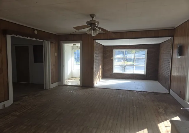 Photo 4 of Single family home for sale at 405 N Mill St, Carrier Mills, IL 62917 | MLS# 12796112 | Listing updated on 2026-10-29