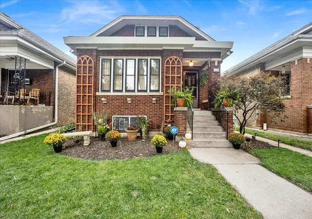 Photo 1 of Single family home for sale at 6239 N Campbell Ave, Chicago, IL 60659 | MLS# 12796119 | Listing updated on 2026-10-28