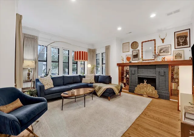Photo 2 of Single family home for sale at 6239 N Campbell Ave, Chicago, IL 60659 | MLS# 12796119 | Listing updated on 2026-10-28