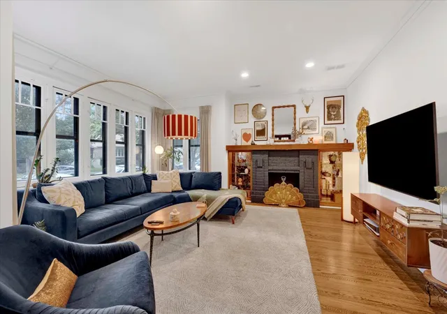 Photo 3 of Single family home for sale at 6239 N Campbell Ave, Chicago, IL 60659 | MLS# 12796119 | Listing updated on 2026-10-28
