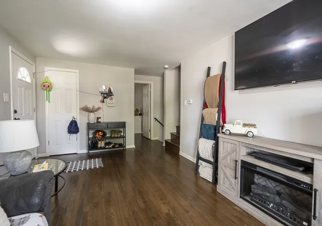 Photo 4 of Single family home for sale at 2941 Everett St, Blue Island, IL 60406 | MLS# 12796144 | Listing updated on 2026-10-29