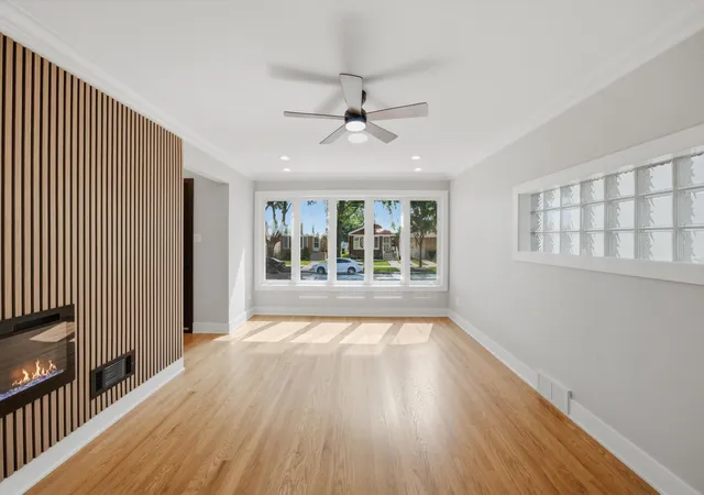 Photo 3 of Single family home for sale at 5750 S Oak Park Ave, Chicago, IL 60638 | MLS# 12796154 | Listing updated on 2026-10-28