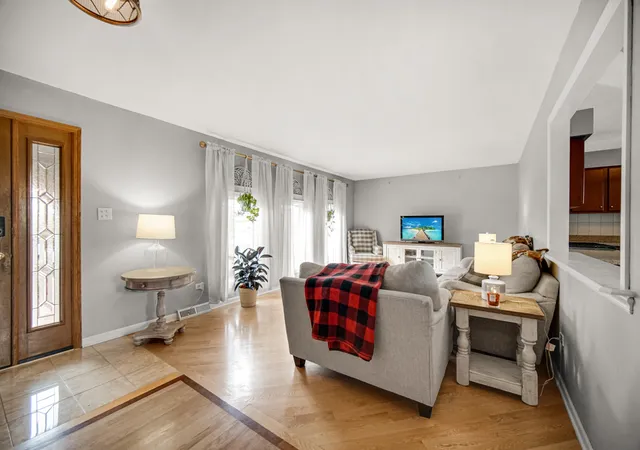 Photo 2 of Single family home for sale at 6018 157th Street, Oak Forest, IL 60452 | MLS# 12796155 | Listing updated on 2026-10-29
