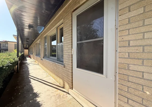 Photo 2 of Condo for sale at 20 King Arthur Ct #6, Northlake, IL 60164 | MLS# 12796161 | Listing updated on 2026-10-28