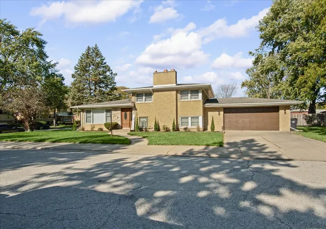 Single family home for sale at 15265 Drexel Ave, South Holland, IL 60473 | MLS# 12796177