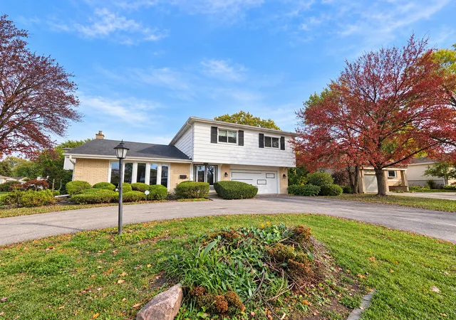 Single family home for sale at 9855 N Huber Ln, Niles, IL 60714 | MLS# 12796188