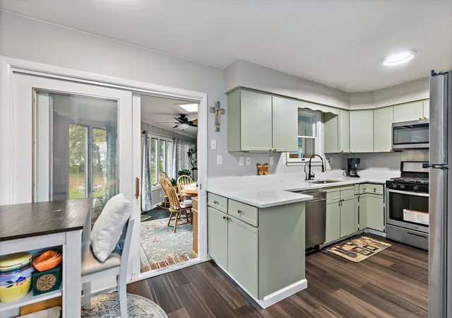Photo 4 of Single family home for sale at 121 Wendell Pl, De Kalb, IL 60115 | MLS# 12796189 | Listing updated on 2026-10-28