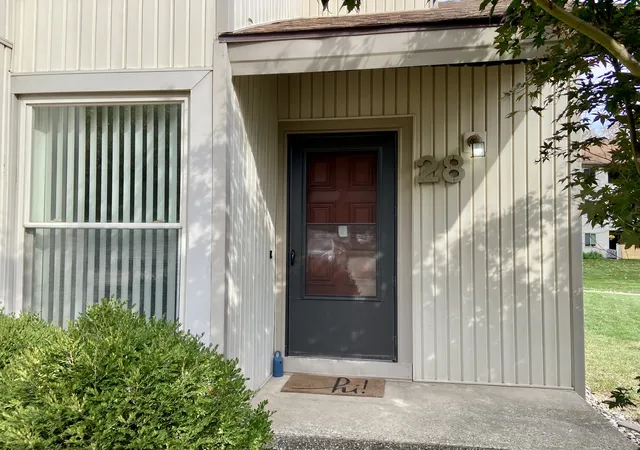 Photo 3 of Townhouse for sale at 28 Colony W Dr, Champaign, IL 61820 | MLS# 12796191 | Listing updated on 2026-10-28