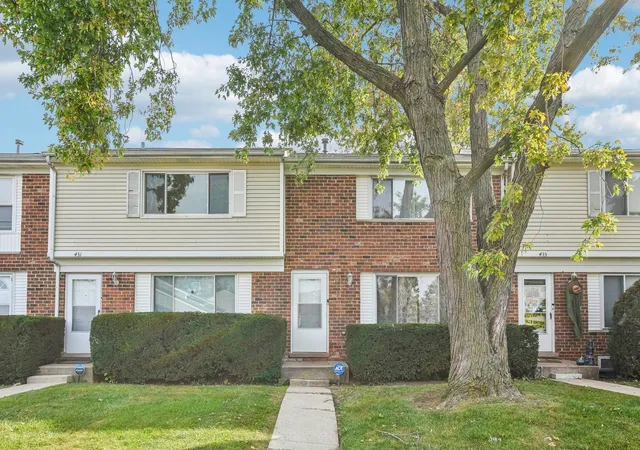 Photo 1 of Townhouse for sale at 433 Salem Sq #6, Bolingbrook, IL 60440 | MLS# 12796202 | Listing updated on 2026-10-29