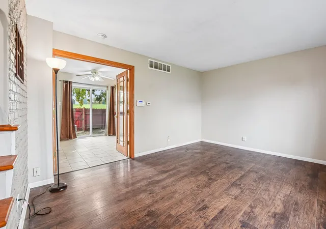Photo 4 of Townhouse for sale at 433 Salem Sq #6, Bolingbrook, IL 60440 | MLS# 12796202 | Listing updated on 2026-10-29