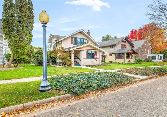 Photo 3 of Single family home for sale at 1511 Camp Ave, Rockford, IL 61103 | MLS# 12796203 | Listing updated on 2026-10-28