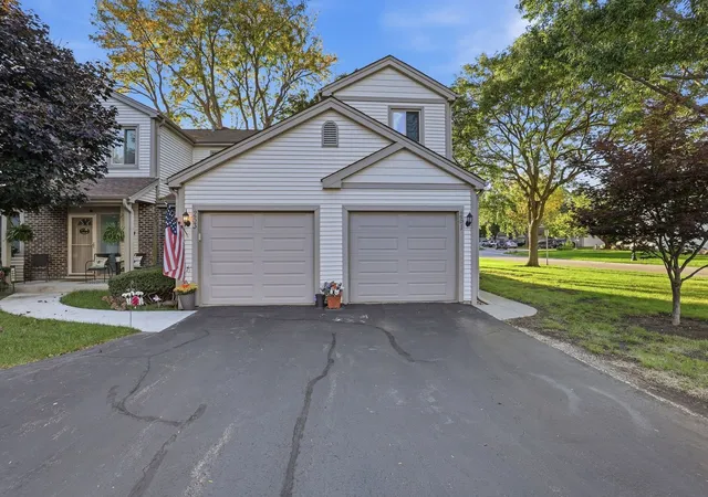 Townhouse for sale at 251 E Forest Knoll Dr #251, Palatine, IL 60074 | MLS# 12796207