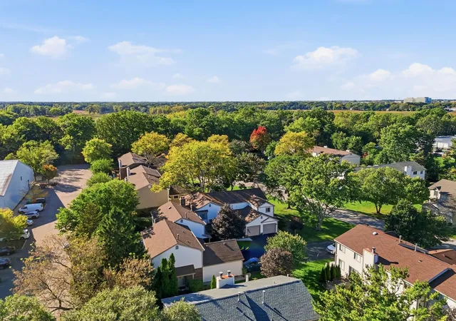 Photo 3 of Townhouse for sale at 251 E Forest Knoll Dr #251, Palatine, IL 60074 | MLS# 12796207 | Listing updated on 2026-10-29