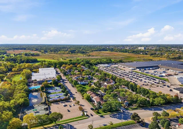 Photo 4 of Townhouse for sale at 251 E Forest Knoll Dr #251, Palatine, IL 60074 | MLS# 12796207 | Listing updated on 2026-10-29