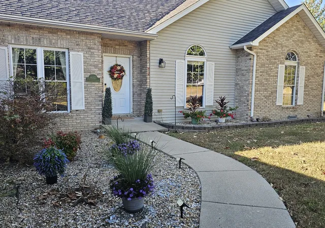 Photo 3 of Single family home for sale at 14023 N Shepherd Ln, Mt Vernon, IL 62864 | MLS# 12796212 | Listing updated on 2026-10-28