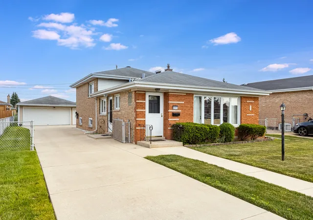 Single family home for sale at 6117 W 80th Street, Burbank, IL 60459 | MLS# 12796235