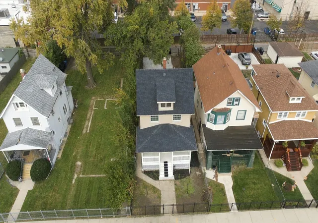 Photo 2 of Single family home for sale at 5242 W Monroe St, Chicago, IL 60644 | MLS# 12796237 | Listing updated on 2026-10-28
