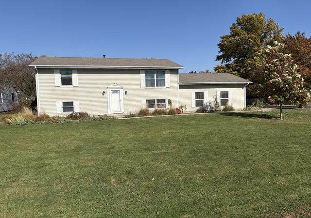 Photo 1 of Single family home for sale at 165 E Clay St, El Paso, IL 61738 | MLS# 12796255 | Listing updated on 2026-10-29