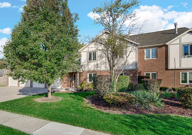 Photo 1 of Condo for sale at 811 Timber Pl #112, New Lenox, IL 60451 | MLS# 12796263 | Listing updated on 2026-10-30