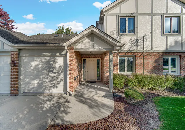 Photo 2 of Condo for sale at 811 Timber Pl #112, New Lenox, IL 60451 | MLS# 12796263 | Listing updated on 2026-10-30