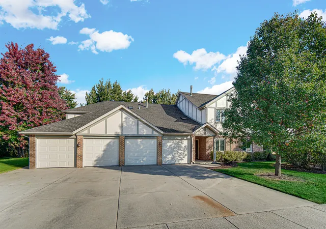 Photo 3 of Condo for sale at 811 Timber Pl #112, New Lenox, IL 60451 | MLS# 12796263 | Listing updated on 2026-10-30