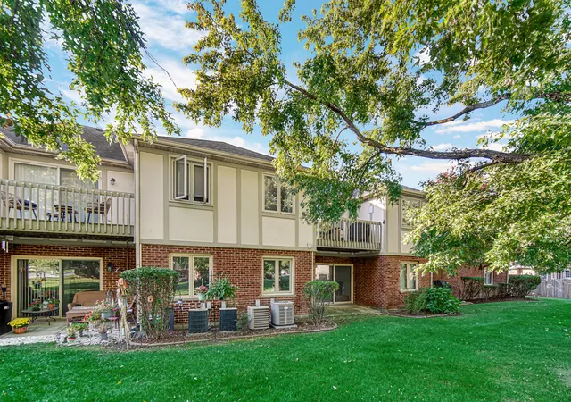 Photo 4 of Condo for sale at 811 Timber Pl #112, New Lenox, IL 60451 | MLS# 12796263 | Listing updated on 2026-10-30