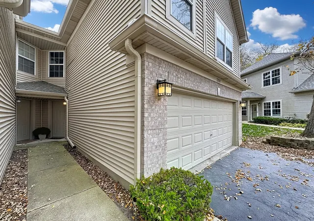 Photo 1 of Condo for sale at 2757 Granite Ct, Crystal Lake, IL 60012 | MLS# 12796264 | Listing updated on 2026-10-30
