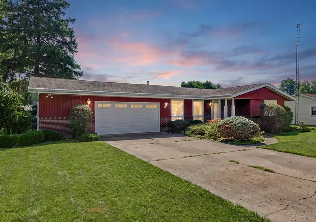 Photo 1 of Single family home for sale at 414 S Seymour St, Oakwood, IL 61858 | MLS# 12796279 | Listing updated on 2026-10-28