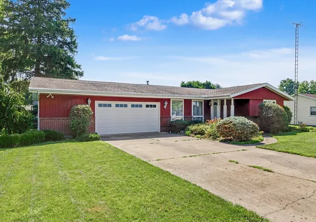 Photo 2 of Single family home for sale at 414 S Seymour St, Oakwood, IL 61858 | MLS# 12796279 | Listing updated on 2026-10-28