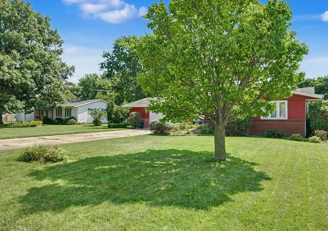 Photo 3 of Single family home for sale at 414 S Seymour St, Oakwood, IL 61858 | MLS# 12796279 | Listing updated on 2026-10-28