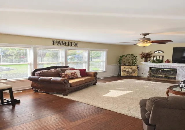 Photo 4 of Single family home for sale at 1606 Cottonwood Trl, Yorkville, IL 60560 | MLS# 12796285 | Listing updated on 2026-10-29